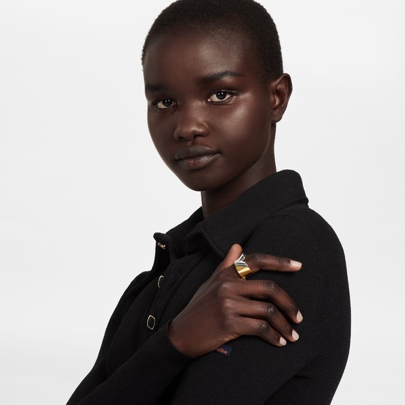 Louis Vuitton Essential V Ring - Picture 2 of 13